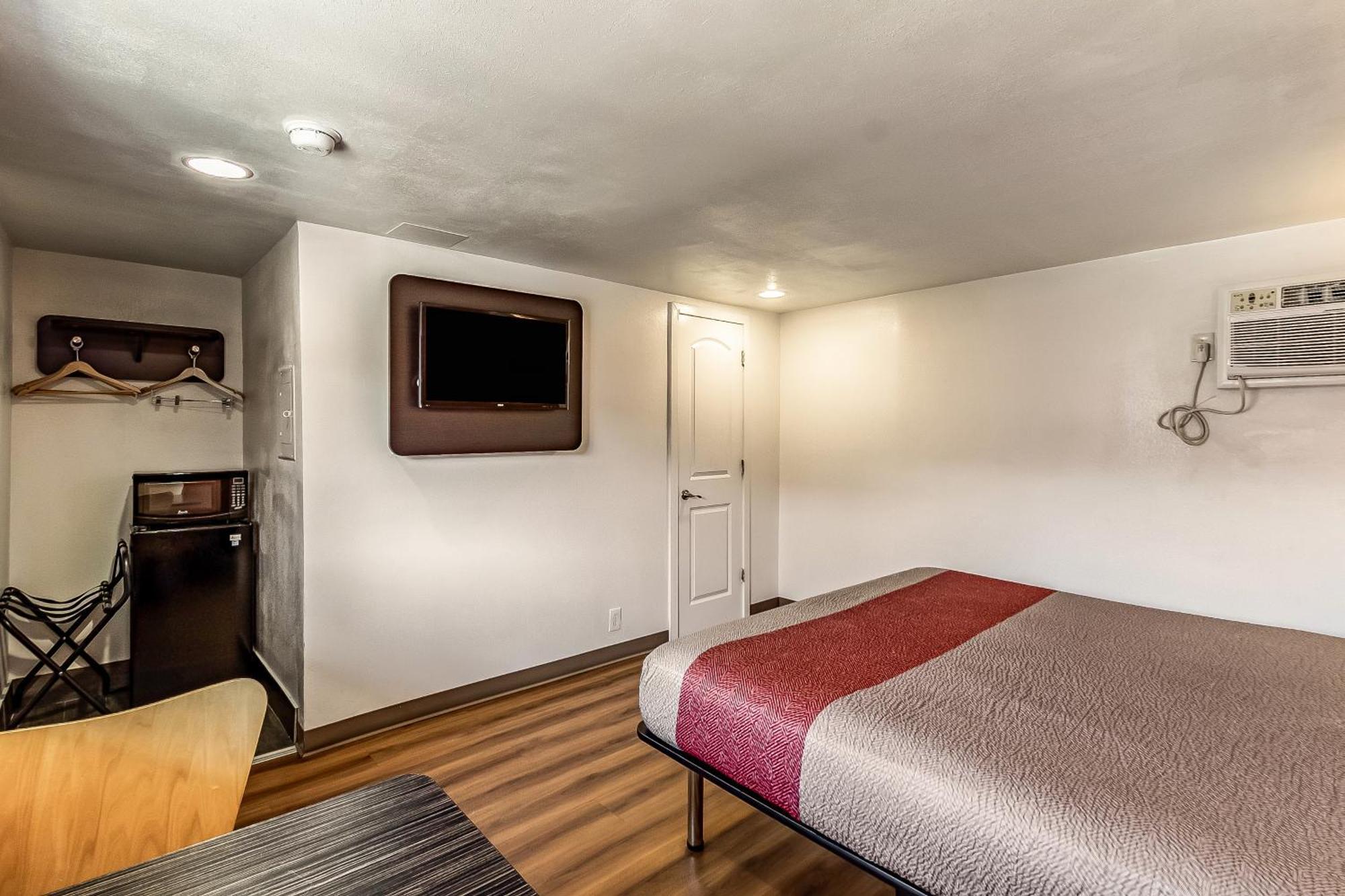 Motel 6 Elizabeth Nj Newark Liberty Intl Airport Exterior photo